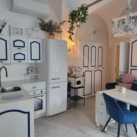 Vintage In The Centre Old Town Apartment *