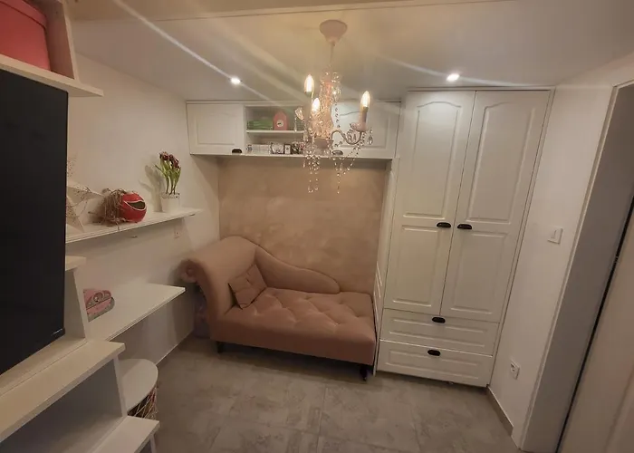 Vintage In The Centre Old Town Apartment *